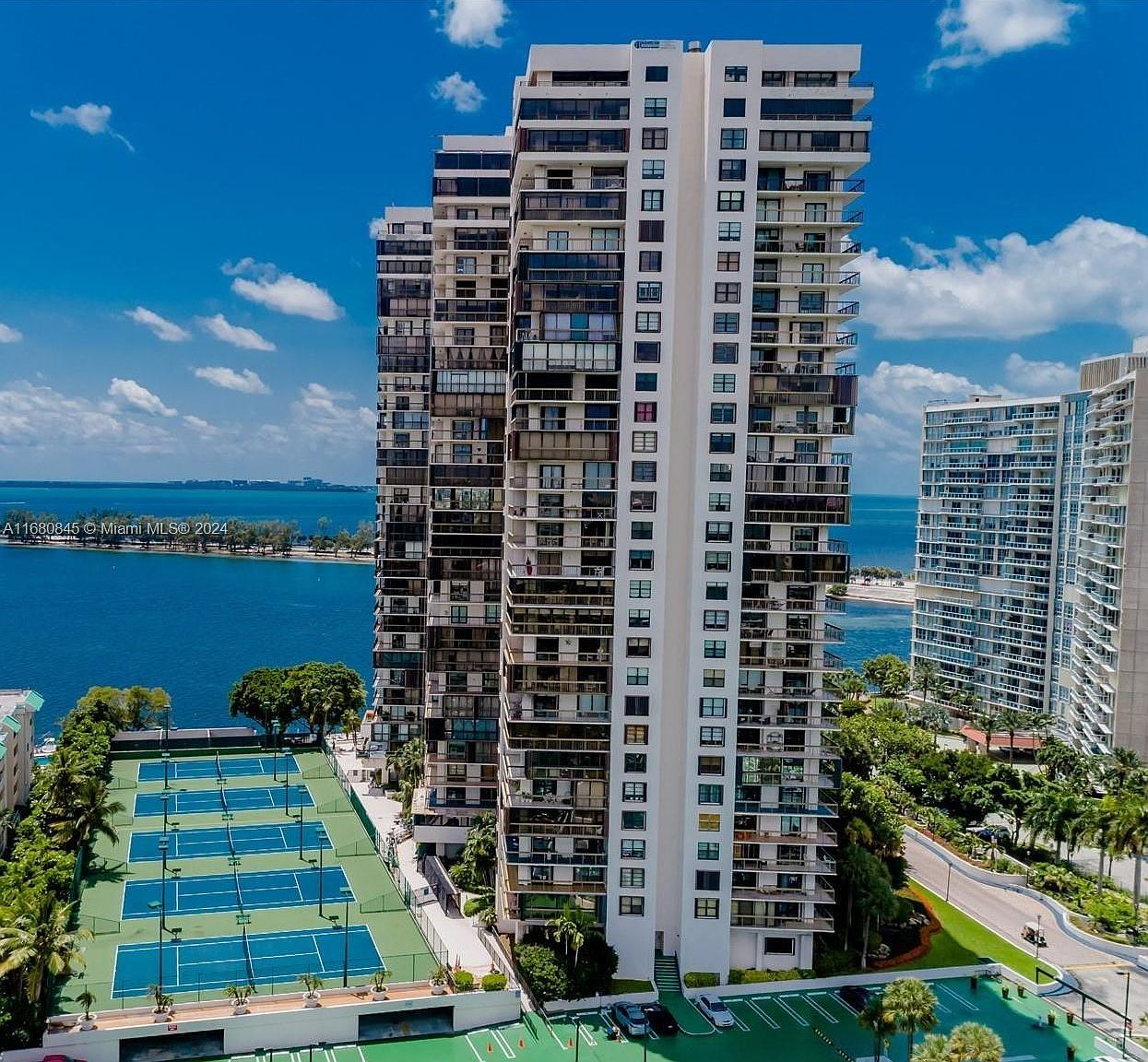 Miami high-rise building requiring 40-year recertification